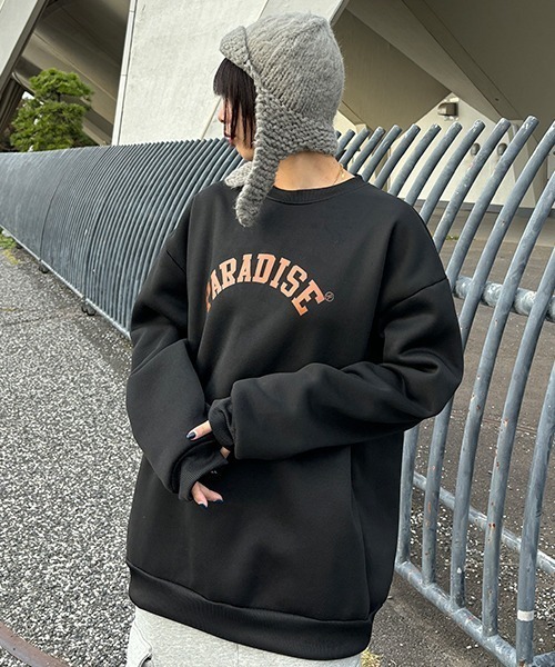 SEN TOKYO(セントーキョー)の「ペアコーデにも。オーバーカレッジロゴトレーナー(スウェット・レディース・ブラック/ホワイト・LARGE/X-LARGE)」の2枚目の写真