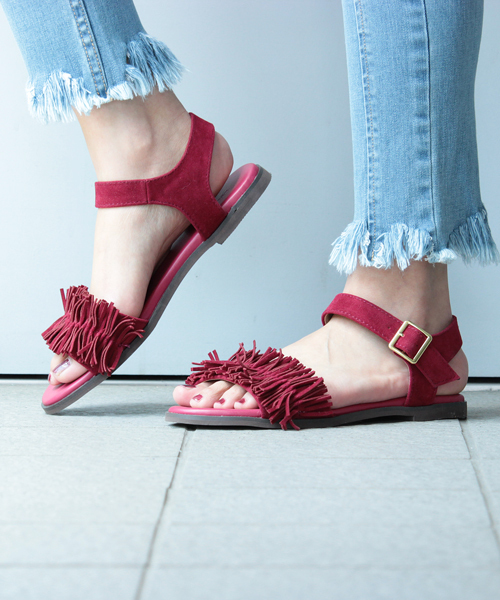 mysty woman(ミスティウーマン)の「フリンジ付きフラットサンダル(サンダル・レディース・キャメル/レッド/ブラック・LARGE/MEDIUM)」の12枚目の写真