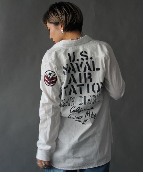 AVIREX(アヴィレックス)の「avirex/ アヴィレックス/ T/B L/S NAVAL STENCIL SHIRT/ タイプブルー ネイヴァル ステンシル シャツ(シャツ/ブラウス・レディース・ホワイト/インディゴブルー・MEDIUM/SMALL)」の2枚目の写真