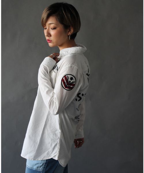 AVIREX(アヴィレックス)の「avirex/ アヴィレックス/ T/B L/S NAVAL STENCIL SHIRT/ タイプブルー ネイヴァル ステンシル シャツ(シャツ/ブラウス・レディース・ホワイト/インディゴブルー・MEDIUM/SMALL)」の4枚目の写真