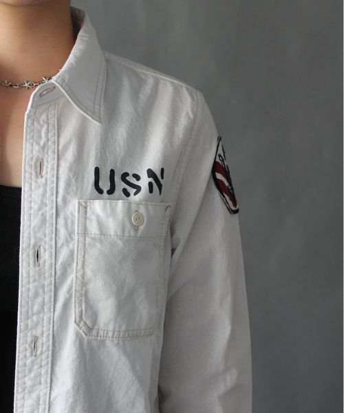 AVIREX(アヴィレックス)の「avirex/ アヴィレックス/ T/B L/S NAVAL STENCIL SHIRT/ タイプブルー ネイヴァル ステンシル シャツ(シャツ/ブラウス・レディース・ホワイト/インディゴブルー・MEDIUM/SMALL)」の6枚目の写真