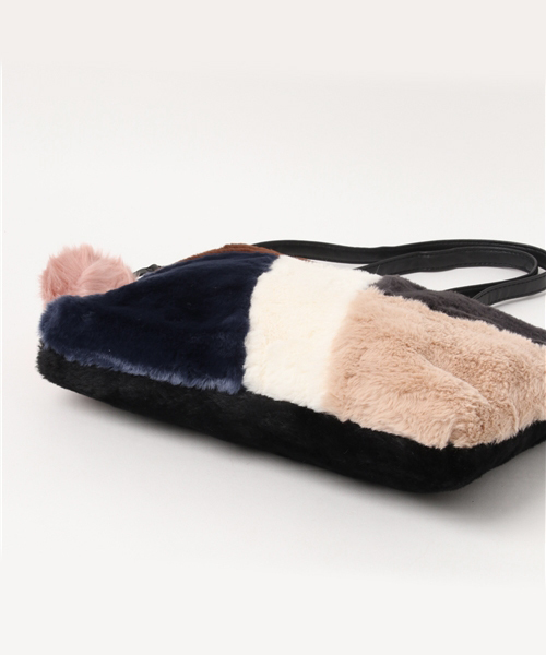 niko and...(ニコアンド)の「オリジナルフェイクファークラッチバッグ【niko and ...】(クラッチバッグ・レディース・レッド/その他1/その他2/チャコール/その他3/ベージュ・0)」の12枚目の写真