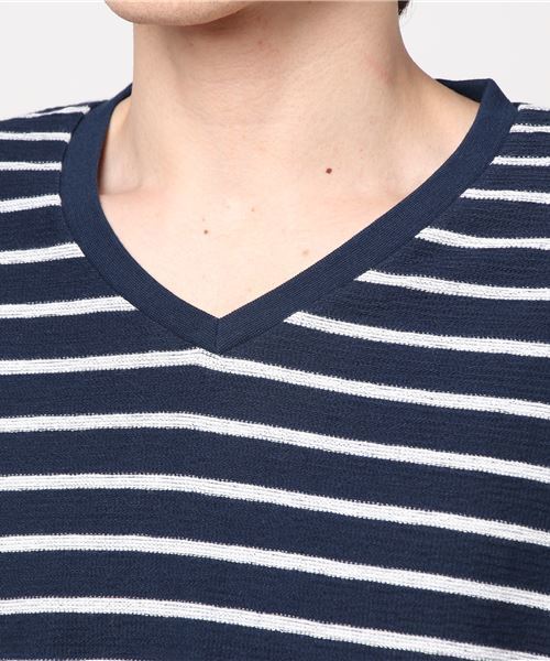 VENCEEXCHANGE（ヴァンスエクスチェンジ）の「変形梨地ＶネックロンＴ            （Tシャツ/カットソー・メンズ・オフホワイト/ワインレッド/ネイビー/ダークネイビー・MEDIUM/LARGE）」の7枚目の写真