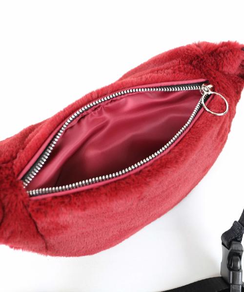 the case（ザケース）の「【THE CASE】LIKE FUR BODYBAG（ボディバッグ/ウエストポーチ・レディース・ブラック/グレー/イエロー/レッド・FREE）」の6枚目の写真