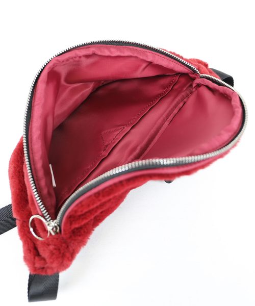 the case（ザケース）の「【THE CASE】LIKE FUR BODYBAG（ボディバッグ/ウエストポーチ・レディース・ブラック/グレー/イエロー/レッド・FREE）」の7枚目の写真