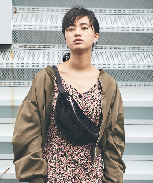 the case（ザケース）の「【THE CASE】LIKE FUR BODYBAG（ボディバッグ/ウエストポーチ・レディース・ブラック/グレー/イエロー/レッド・FREE）」の18枚目の写真