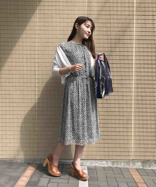 A/C DESIGN BY ALPHA CUBIC（エーシーデザインバイアルファキュービック）の「アート風プリントストール（ストール/ショール・レディース・ブルー/ピンク・フリー）」の5枚目の写真