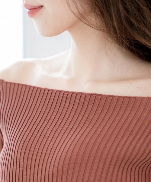 Julia Boutique（ジュリアブティック）の「オフショルダーリブニットトップス/510699（Tシャツ/カットソー・レディース・テラコッタ/ベージュ/パープル/ブラック/ホワイト/ブルー/モカ・ONE）」の16枚目の写真