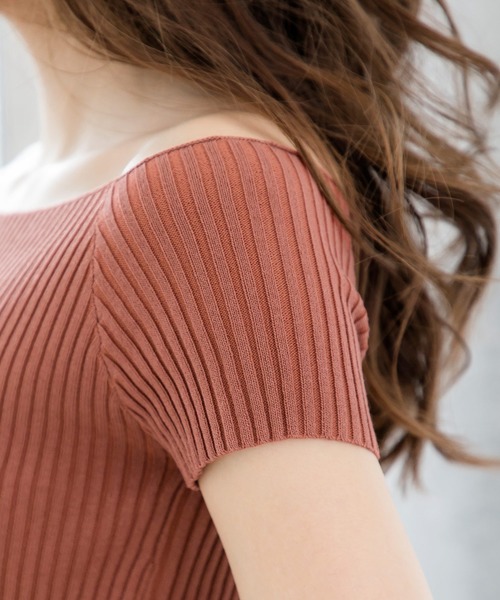 Julia Boutique（ジュリアブティック）の「オフショルダーリブニットトップス/510699（Tシャツ/カットソー・レディース・テラコッタ/ベージュ/パープル/ブラック/ホワイト/ブルー/モカ・ONE）」の17枚目の写真