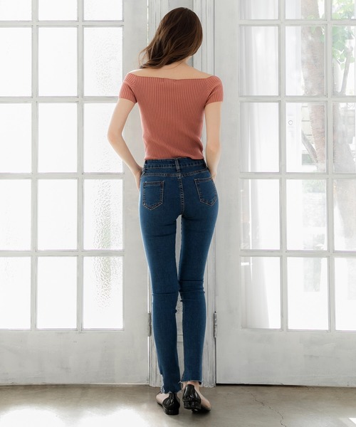 Julia Boutique（ジュリアブティック）の「オフショルダーリブニットトップス/510699（Tシャツ/カットソー・レディース・テラコッタ/ベージュ/パープル/ブラック/ホワイト/ブルー/モカ・ONE）」の19枚目の写真