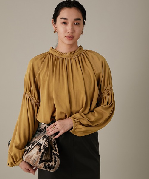 ADAM ET ROPE'(アダムエロペ)の「【一部店舗限定】フリルカラー袖ギャザーブラウス(シャツ/ブラウス・レディース・ブラック/キナリ/キャメル/ベージュ系その他3/サックスブルー・FREE)」の5枚目の写真