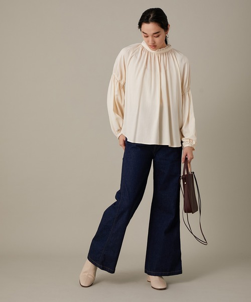 ADAM ET ROPE'(アダムエロペ)の「【一部店舗限定】フリルカラー袖ギャザーブラウス(シャツ/ブラウス・レディース・ブラック/キナリ/キャメル/ベージュ系その他3/サックスブルー・FREE)」の12枚目の写真