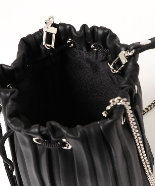 DouDou(ドゥドゥ)の「プリーツポシェット(ショルダーバッグ・レディース・ベージュ/ブラック・FREE)」の5枚目の写真