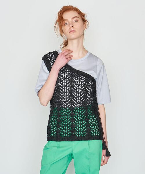 AEWEN MATOPH（イウエン マトフ）の「＜AEWEN MATOPH（イウエン マトフ）＞オープンワーク ワンショルダー ニット（ベスト・レディース・ブラック/ナチュラル・FREE）」の4枚目の写真