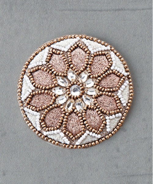 Port(ポート)の「【 antique andico / アンティーク アンディコ 】 ビーズ 刺繍コンパクトミラー_(手鏡/メイクミラー・レディース・ホワイト/グリーン/ホワイト系その他/ゴールド/ブロンズ/ネイビー・FREE)」の9枚目の写真
