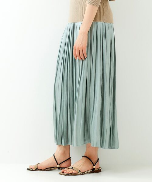 le.coeur blanc（ルクールブラン）の「レザーライクサテンプリーツスカート（スカート・レディース・チャコールグレー/ライトグリーン/モカ/グレイッシュベージュ・38）」の6枚目の写真