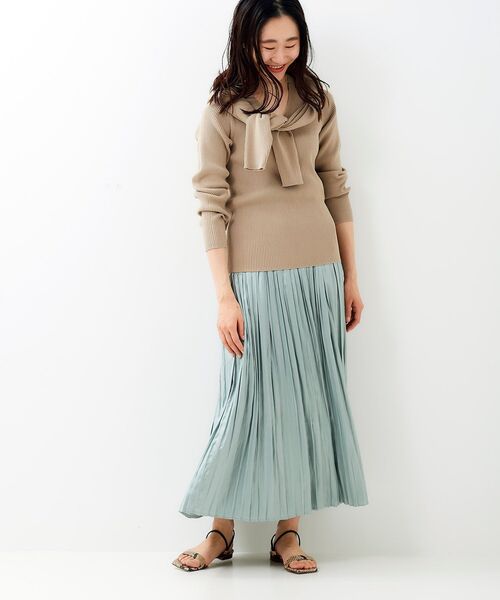 le.coeur blanc（ルクールブラン）の「レザーライクサテンプリーツスカート（スカート・レディース・チャコールグレー/ライトグリーン/モカ/グレイッシュベージュ・38）」の12枚目の写真