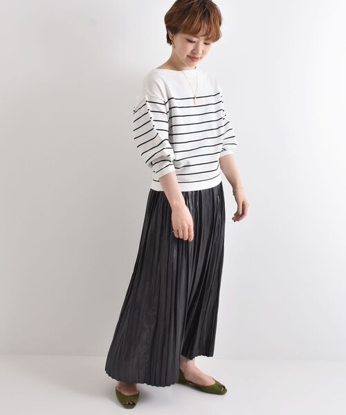 le.coeur blanc（ルクールブラン）の「レザーライクサテンプリーツスカート（スカート・レディース・チャコールグレー/ライトグリーン/モカ/グレイッシュベージュ・38）」の16枚目の写真