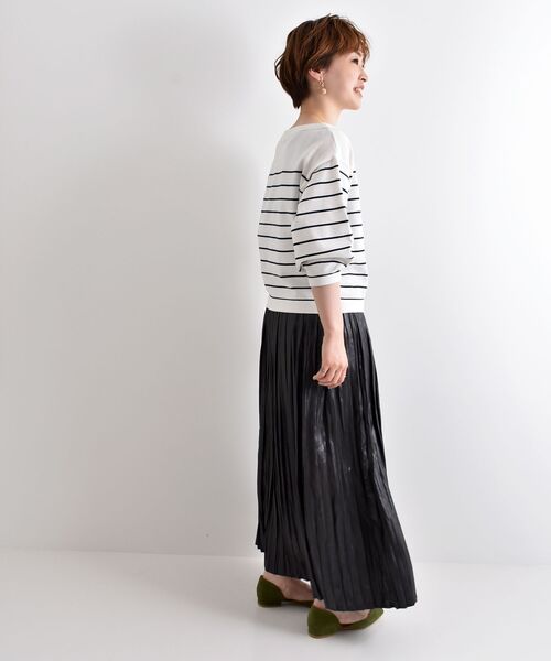 le.coeur blanc（ルクールブラン）の「レザーライクサテンプリーツスカート（スカート・レディース・チャコールグレー/ライトグリーン/モカ/グレイッシュベージュ・38）」の22枚目の写真
