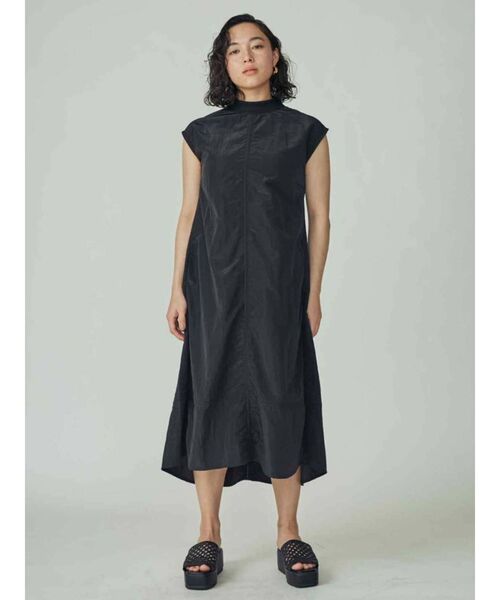 THE DAYZ TOKYO（ザデイズトーキョー）の「【THE DAYZ TOKYO】ナイロンハイネックワンピース（ワンピース・レディース・ブラック/カーキ・SMALL/MEDIUM）」の3枚目の写真