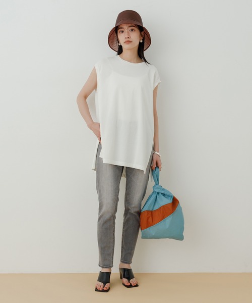 ADAM ET ROPE'(アダムエロペ)の「<洗える・追加>【WEB限定】ストレッチカラーデニムスリムパンツ(デニムパンツ・レディース・ライトグレー・36/38/34)」の3枚目の写真