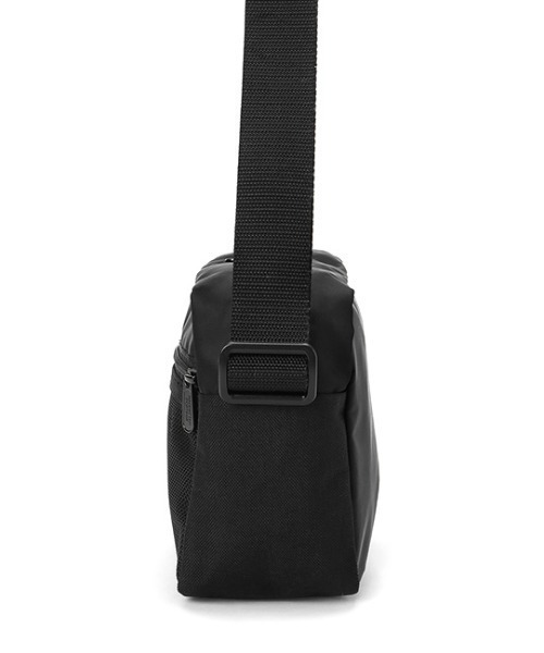 Manhattan Portage（マンハッタンポーテージ）の「Sprinter Bag Flight Nylon（ショルダーバッグ・メンズ・ブラック/オリーブ・SMALL）」の9枚目の写真