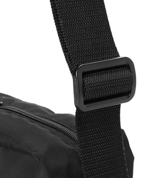 Manhattan Portage（マンハッタンポーテージ）の「Sprinter Bag Flight Nylon（ショルダーバッグ・メンズ・ブラック/オリーブ・SMALL）」の4枚目の写真