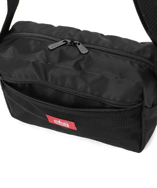 Manhattan Portage（マンハッタンポーテージ）の「Sprinter Bag Flight Nylon（ショルダーバッグ・メンズ・ブラック/オリーブ・SMALL）」の3枚目の写真