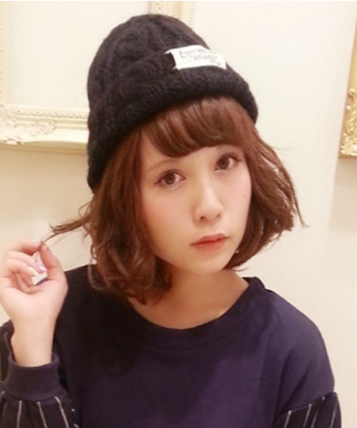 one after another NICE CLAUP(ワンアフターアナザーナイスクラップ)の「【ナイスクラップ】ケーブルニット帽(ニットキャップ/ビーニー・レディース・ブルー/オフホワイト/ボルドー/ブラック・FREE)」の1枚目の写真