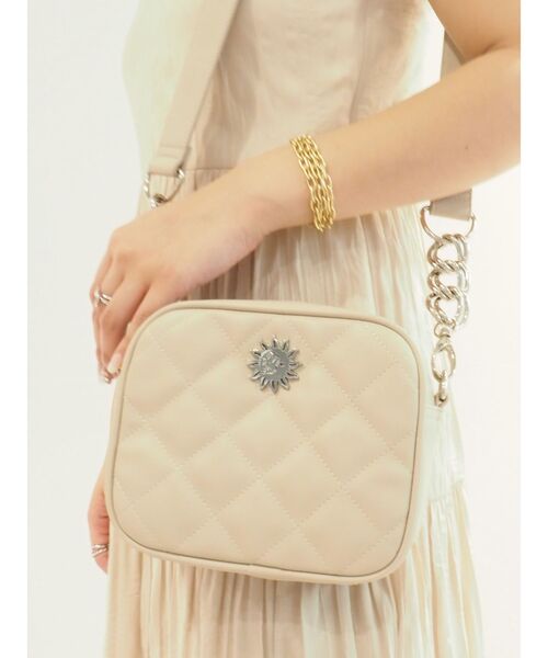 EVRIS（エヴリス）の「キルティングショルダーBAG（ショルダーバッグ・レディース・グリーン/ベージュ/アイボリー/ブラック・FREE）」の2枚目の写真