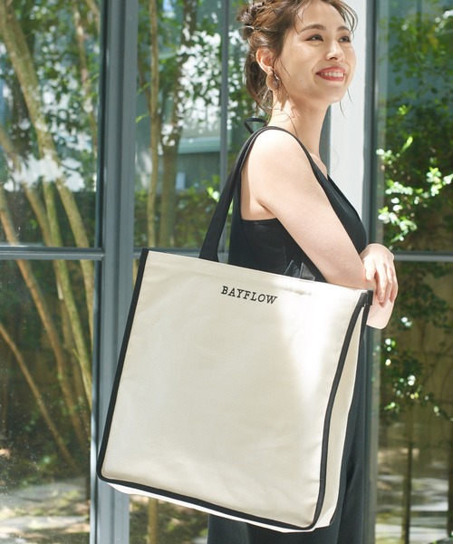 BAYFLOW（ベイフロー）の「WEB限定 ビッグスクエアトート（トートバッグ・レディース・ブラック/ベージュ・FREE）」の2枚目の写真