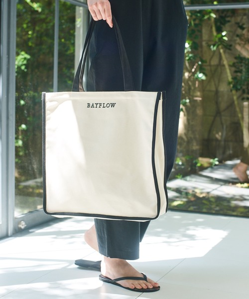 BAYFLOW（ベイフロー）の「WEB限定 ビッグスクエアトート（トートバッグ・レディース・ブラック/ベージュ・FREE）」の4枚目の写真