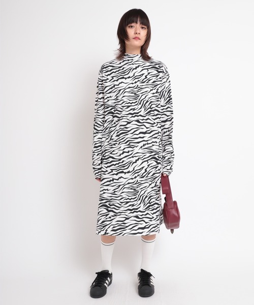 RNA（アールエヌエー）の「M1723 総柄ハイネックロングワンピース（ワンピース・レディース・ゼブラ/レオパード/その他・MEDIUM）」の18枚目の写真
