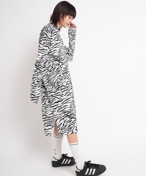 RNA（アールエヌエー）の「M1723 総柄ハイネックロングワンピース（ワンピース・レディース・ゼブラ/レオパード/その他・MEDIUM）」の14枚目の写真