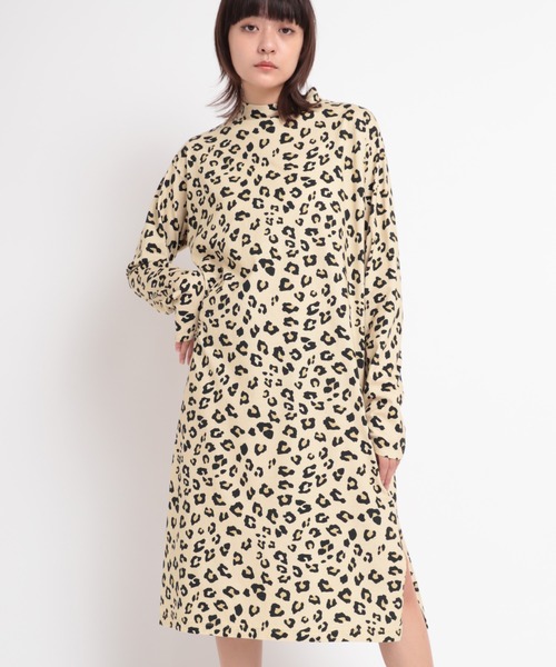 RNA（アールエヌエー）の「M1723 総柄ハイネックロングワンピース（ワンピース・レディース・ゼブラ/レオパード/その他・MEDIUM）」の4枚目の写真