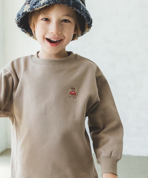 pairmanon(ペアマノン)の「【毛玉になりにくい裏起毛】【かぞくおそろい】ユニセックスワンポイント刺繍トレーナー(スウェット・キッズ・ブルー系その他/グレー系その他2/ブラック×ホワイト/ホワイト系その他/グレー系その他3/ブラウン系その他4/ブラック系その他/グレー系その他/ブラウン系その他5/ベージュ系その他2/ベージュ系その他3/ベージュ系その他/パープル系その他6/ブルー系その他2/ブラック×ブラック/グリーン系その他/ブルー系その他6/ブラック系その他4/ブルー系その他5/ブルー系その他4/グリーン系その他3/イエロー系その他/イエロー系その他2/ベージュ系その他4/ブルー系その他3/ピンク系その他/ピンク系その他2/ピンク系その他3/ブラウン系その他3/ブラウン系その他/パープル系その他/ピンク系その他6・100/110/120/130/140/150/90)」の16枚目の写真