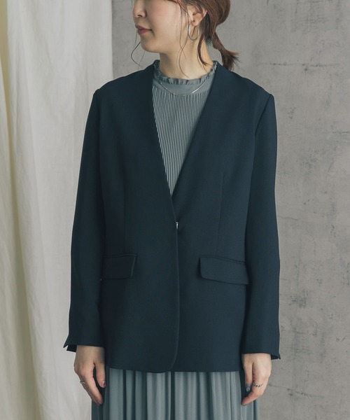 URBAN RESEARCH ROSSO（アーバンリサーチロッソ）の「フロントホックノーカラージャケット（ノーカラージャケット・レディース・ホワイト/ネイビー・FREE）」の13枚目の写真