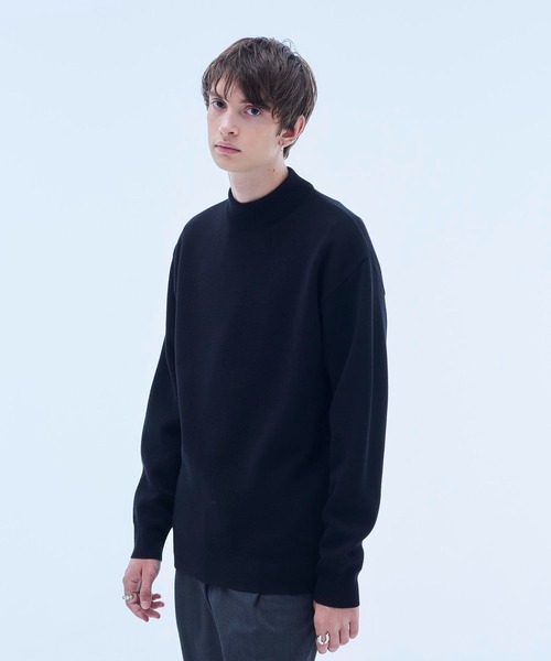 UNITED TOKYO（ユナイテッドトウキョウ）の「ウールミラノリブモックネックニット（ニット/セーター・メンズ・ブラック/オフホワイト/イエロー/オレンジ/グレイッシュベージュ/カーキ/グリーン/ベージュ/ブルー・1/2/3）」の3枚目の写真