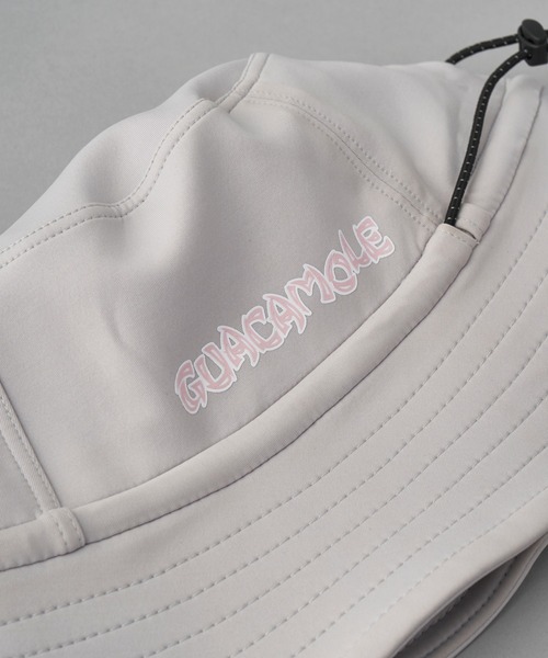 GUACAMOLE（ガカモレ）の「GUACAMOLE Functional stretch bucket hat/LOGO print（ハット・レディース・ホワイト/ブラック・FREE）」の9枚目の写真