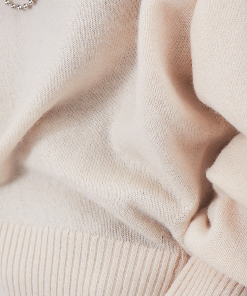 Rouge vif(ルージュヴィフ)の「W/Cashタートルネックプルオーバー(ニット/セーター・レディース・アイボリー/ピンク/グレー/ネイビー・フリー)」の16枚目の写真