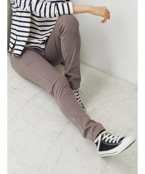 earth music&ecology（アースミュージックアンドエコロジー）の「ストレッチレギンスパンツ ＊（その他パンツ・レディース・カーキ/オフホワイト/ブラック/グレイッシュベージュ・M/L/S）」の7枚目の写真