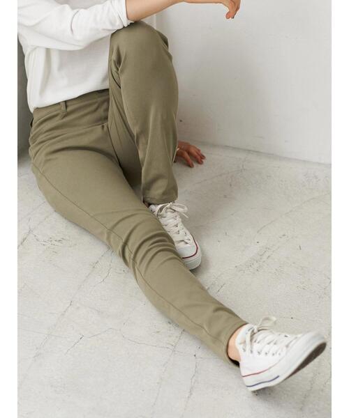 earth music&ecology（アースミュージックアンドエコロジー）の「ストレッチレギンスパンツ ＊（その他パンツ・レディース・カーキ/オフホワイト/ブラック/グレイッシュベージュ・M/L/S）」の8枚目の写真