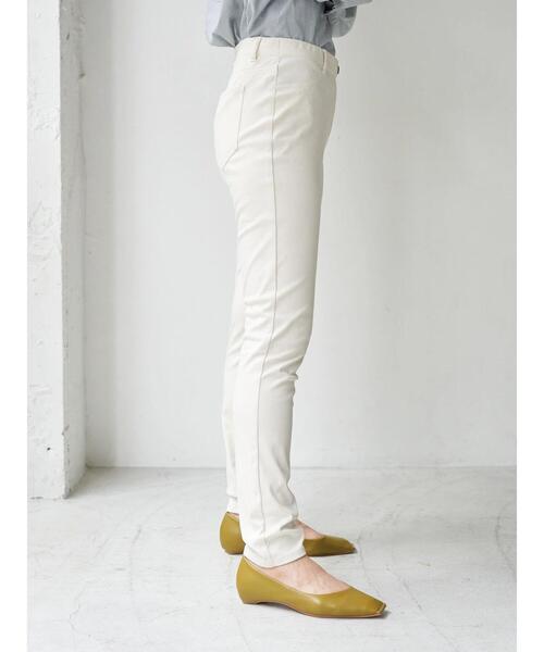 earth music&ecology（アースミュージックアンドエコロジー）の「ストレッチレギンスパンツ ＊（その他パンツ・レディース・カーキ/オフホワイト/ブラック/グレイッシュベージュ・M/L/S）」の12枚目の写真