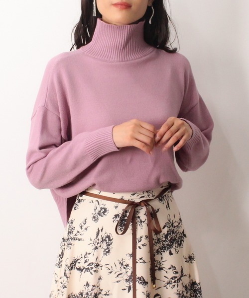 ASTORIA ODIER(アストリアオディール)の「アンゴラライクハイネックニット(ニット/セーター・レディース・イエロー/マジェンタ/モカ/ホワイト/チャコールグレー/ブラック/ピンク/サックスブルー・MEDIUM)」の7枚目の写真