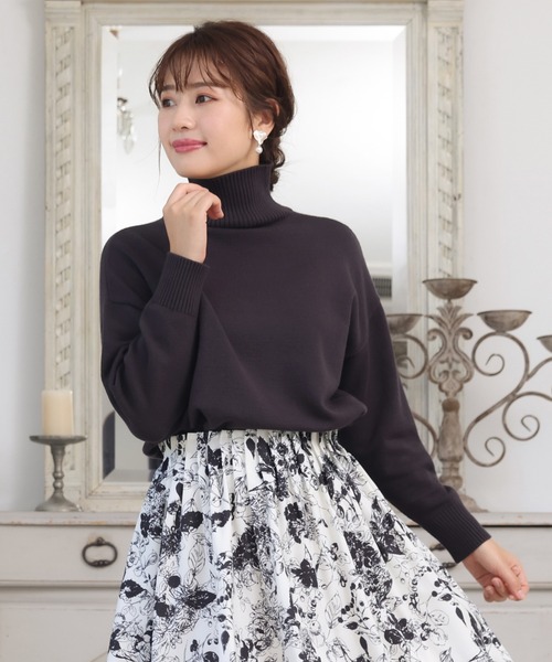 ASTORIA ODIER(アストリアオディール)の「アンゴラライクハイネックニット(ニット/セーター・レディース・イエロー/マジェンタ/モカ/ホワイト/チャコールグレー/ブラック/ピンク/サックスブルー・MEDIUM)」の3枚目の写真