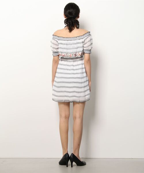 ショッピング大特価祭 Dress Guess ゲス のワンピース Off Alloy Shldr Alloy Shldr Off 売上ランキング