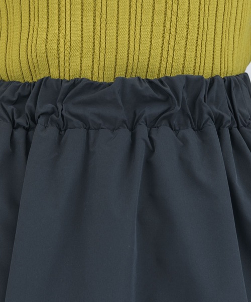 NEUNA（ヌナ）の「【ふんわりフレアで大人の落ち感】ナイロンフレアロングスカート（スカート・レディース・ホワイト/チャコールグレー/イエロー・SMALL/FREE）」の5枚目の写真