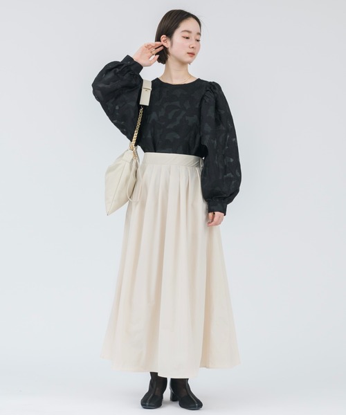 NEUNA（ヌナ）の「【ふんわりフレアで大人の落ち感】ナイロンフレアロングスカート（スカート・レディース・ホワイト/チャコールグレー/イエロー・SMALL/FREE）」の7枚目の写真