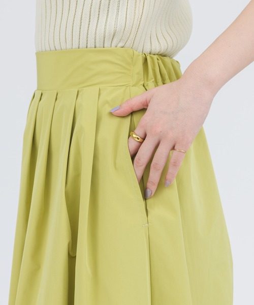 NEUNA（ヌナ）の「【ふんわりフレアで大人の落ち感】ナイロンフレアロングスカート（スカート・レディース・ホワイト/チャコールグレー/イエロー・SMALL/FREE）」の19枚目の写真