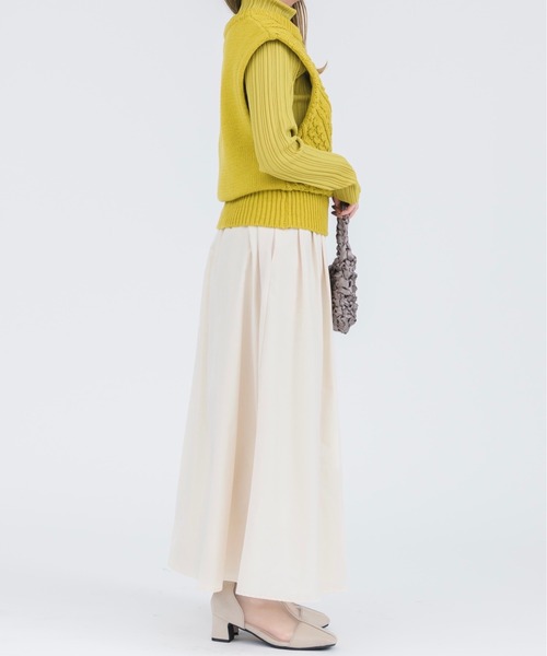 NEUNA（ヌナ）の「【ふんわりフレアで大人の落ち感】ナイロンフレアロングスカート（スカート・レディース・ホワイト/チャコールグレー/イエロー・SMALL/FREE）」の6枚目の写真